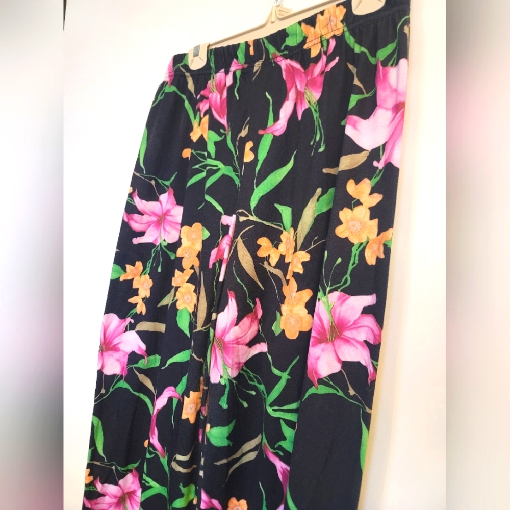 Floral Pants - Picture 4 of 7